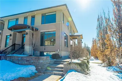 372 KENWOOD Avenue, Carlingwood - Westboro and Area, ON K2A 0K1
