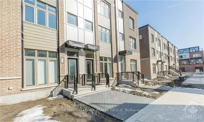 520 OZAWA, Manor Park - Cardinal Glen and Area, ON K1K 4Z8