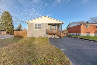 10 SELKIRK Street, Petawawa, ON K8H 1N9