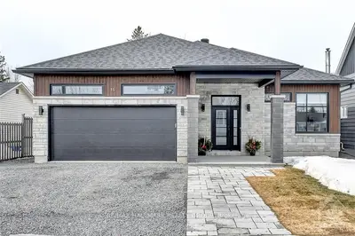 15 SAINTE JEANNE D'ARC Street, Russell, ON K0A 1W0
