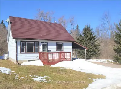 610 FAIRVIEW Avenue, Laurentian Valley, ON K8A 4J3