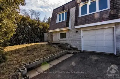 52 OBERON Street, Bells Corners and South to Fallowfield, ON K2H 7X8