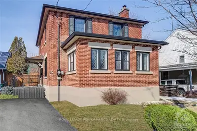 13 WOLFF Street, Vanier and Kingsview Park, ON K1K 1K6
