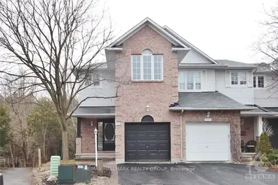 29 RIVERBANK Court, Stittsville - Munster - Richmond, ON K2S 1V7