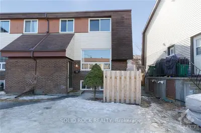 30 Woodvale D, South Of Baseline To Knoxdale, On K2g 4h4