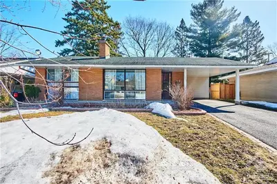 2663 FLANNERY Drive, Billings Bridge - Riverside Park and Area, ON K1V 8L9