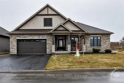 140 TALOS Circle, Stittsville - Munster - Richmond, ON K0A 2Z0