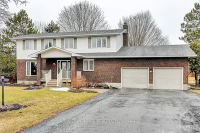 105 INNISKILLIN Drive, Carp - Huntley Ward, ON K0A 1L0
