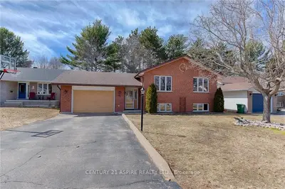 48 WOODLAND Crescent, Petawawa, ON K8H 3L9