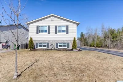 2 GERALD Avenue, Petawawa, ON K8H 2Y3