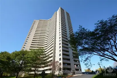 1171 AMBLESIDE Drive 1305, Woodroffe, ON K2B 8E1