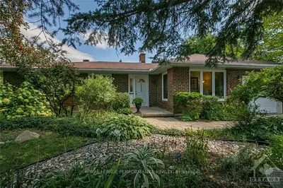 1938 MULBERRY Crescent, Beacon Hill North - South and Area, ON K1J 8J9