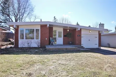 1027 CASTLE HILL Crescent, Belair Park - Copeland Park and Area, ON K2C 2A7