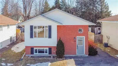 18 BRIARWOOD Drive, Petawawa, ON K8H 3N8