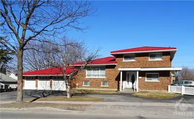 2315 Carling Avenue, Woodroffe, ON K2B 7G6