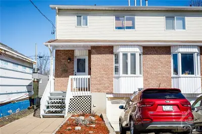 211 CARILLON Street, Vanier and Kingsview Park, ON K1L 5X7