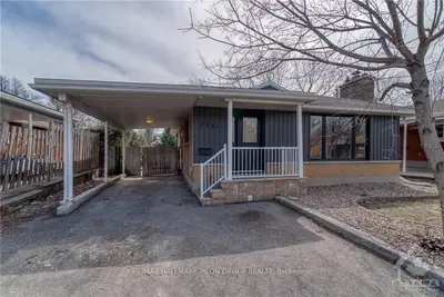 2264 IRIS Street, Parkway Park - Queensway Terrace S and Area, ON K2C 1C2