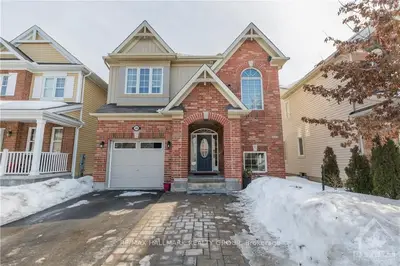 380 VENDEVALE Avenue, Stittsville - Munster - Richmond, ON K2S 0M7