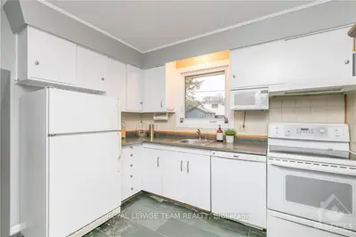 1275 CASTLE HILL Crescent, Belair Park - Copeland Park and Area, ON K2C 2B2