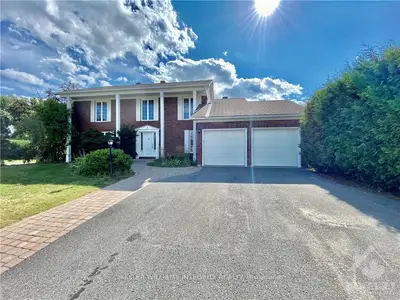2 TUNBRIDGE Court, Country Place - Pineglen - Crestview and Area, ON K2E 7J8
