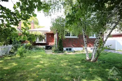 1112 LAZARD Street, Belair Park - Copeland Park and Area, ON K2C 2R6