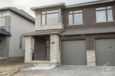 958 OMAGAKI Way, Blossom Park - Airport and Area, ON K1X 0E6