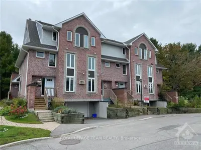 1 Timberview Way 3, Bells Corners and South to Fallowfield, ON K2H 9M7