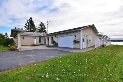 11742 LAKESHORE Drive, South Dundas, ON K0C 1X0