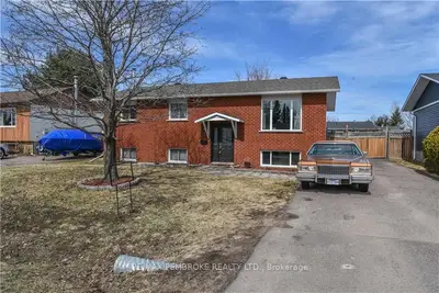 7 CRAIG Place, Petawawa, ON K8H 3L4