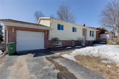 97 SPRUCE Street, Petawawa, ON K8H 3H7