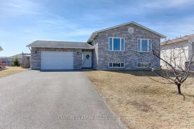 38 HIGHLAND PARK Drive, Petawawa, ON K8H 0A3