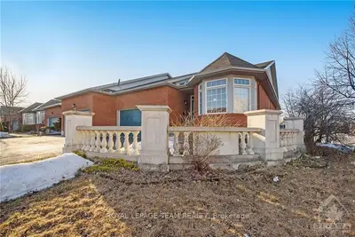 298 WISTERIA Crescent, Hunt Club - Windsor Park Village and Area, ON K1V 0N4