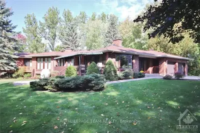 279 RIVERSEDGE Crescent, Blossom Park - Airport and Area, ON K1V 1H5