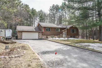 6 CHIPPEWA Road, Petawawa, ON K8H 3K1