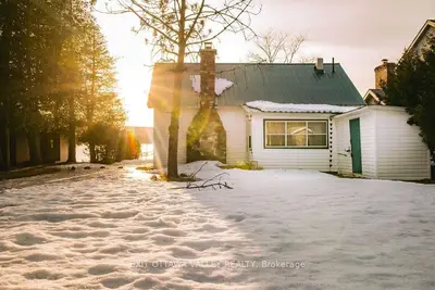 9b Beachfront Lane, Madawaska Valley, On K0j 1b0