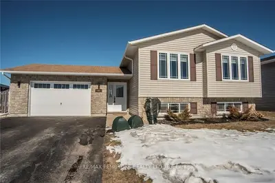 55 HIGHLAND PARK Drive, Petawawa, ON K8H 0A3