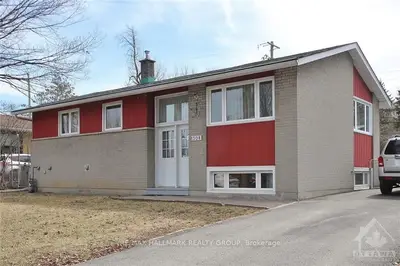 1308 ADIRONDACK Drive, Parkway Park - Queensway Terrace S and Area, ON K2C 2V3