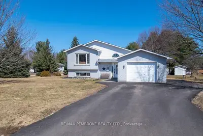 23 Ravenwood Crescent, Petawawa, On K8h 3m1