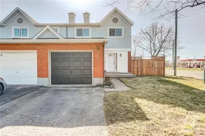 1 LANGSTROM Crescent, Hunt Club - South Keys and Area, ON K1G 5J5