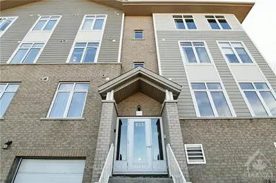 853 BLACKCOMB B, Elmvale Acres and Area, ON K1G 4E4