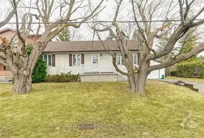 1741 QUEENSDALE Avenue, Blossom Park - Airport and Area, ON K1T 1J5