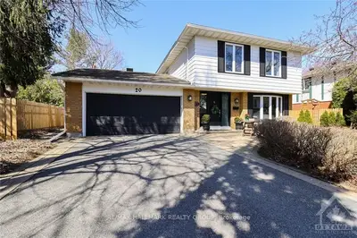 20 MIDLAND Crescent, South of Baseline to Knoxdale, ON K2H 8N1