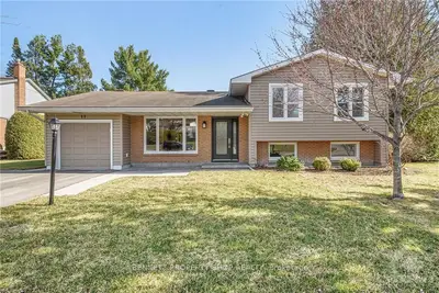 11 BOXWOOD Court, South of Baseline to Knoxdale, ON K2H 7Z4