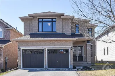97 WHITESTONE Drive, Carlington - Central Park, ON K2C 4C6