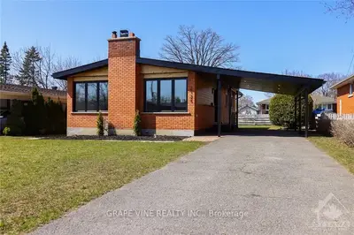 2125 BENJAMIN Avenue, McKellar Heights - Glabar Park and Area, ON K2A 1P3