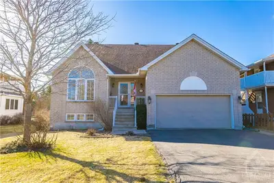 2100 EAST ACRES Road, Beacon Hill North - South and Area, ON K1J 6N8