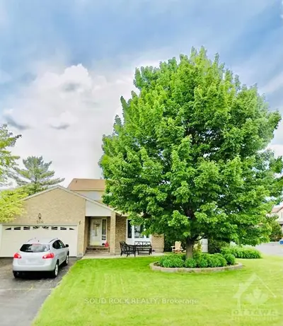 200 PARK GROVE Drive, Orleans - Cumberland and Area, ON K1E 2T1