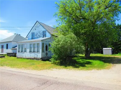 24 Wilson Street, Laurentian Hills, On K0j 1j0