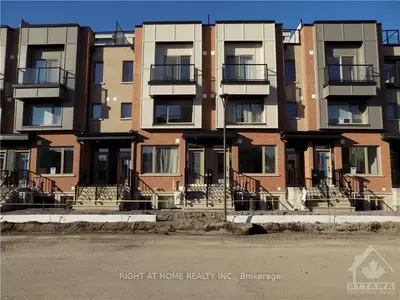 555 TAKAMOSE, Manor Park - Cardinal Glen and Area, ON K1K 5A5
