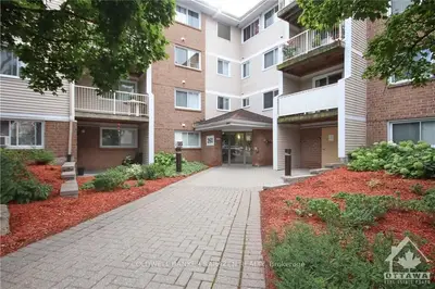 260 Brittany Drive 302, Manor Park - Cardinal Glen And Area, On K1k 4m2